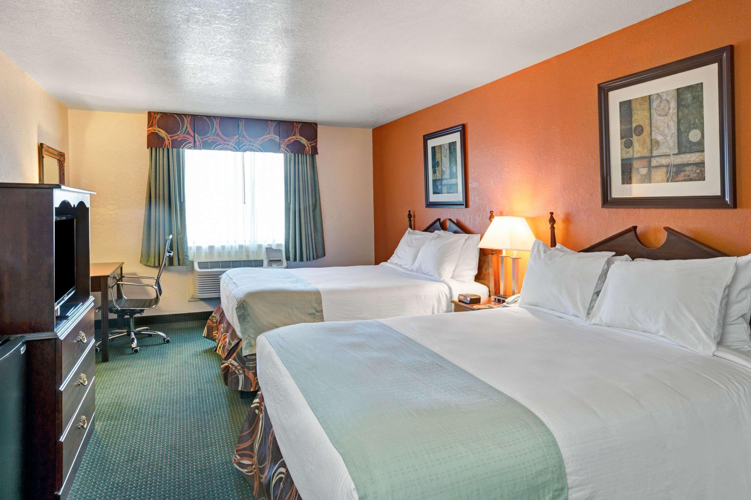 Hotel Clarion Pointe Harrodsburg Exterior foto