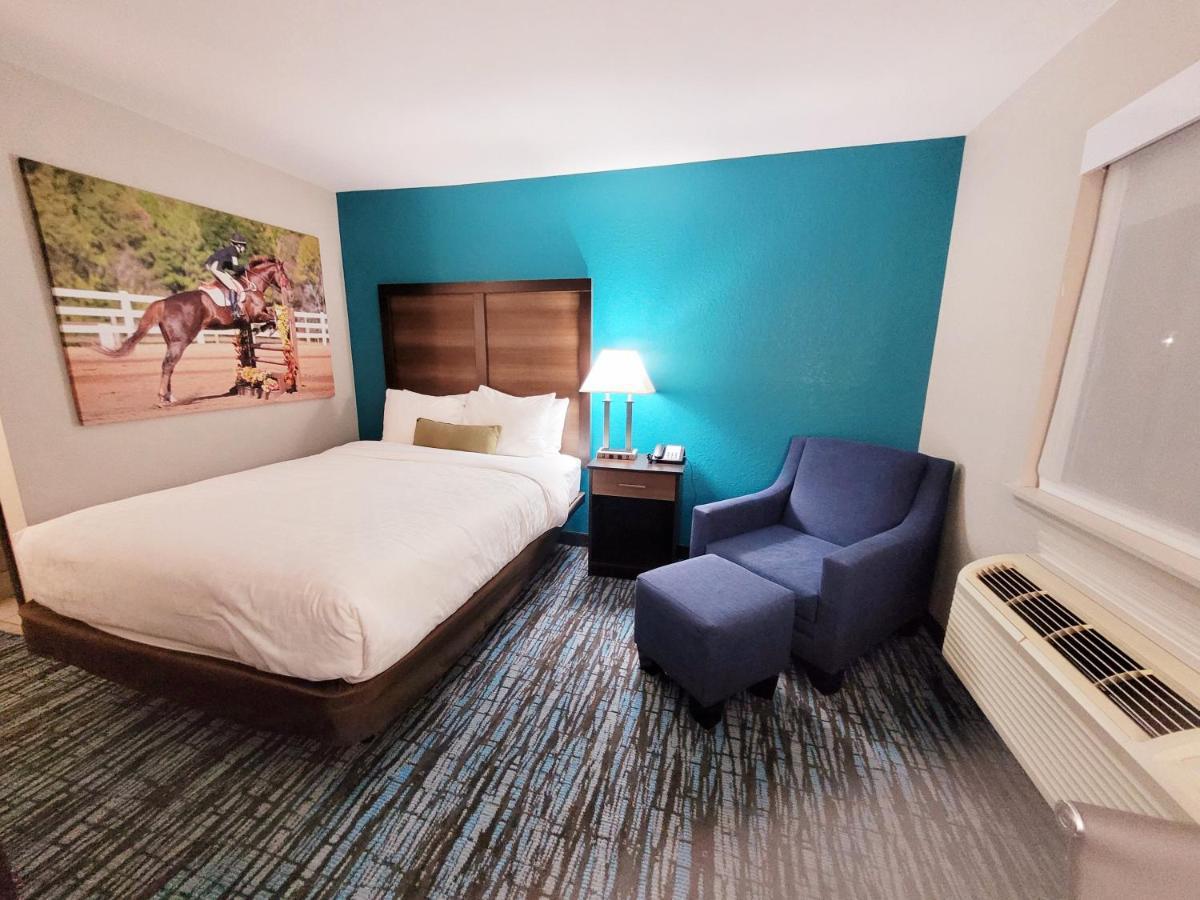 Hotel Clarion Pointe Harrodsburg Exterior foto