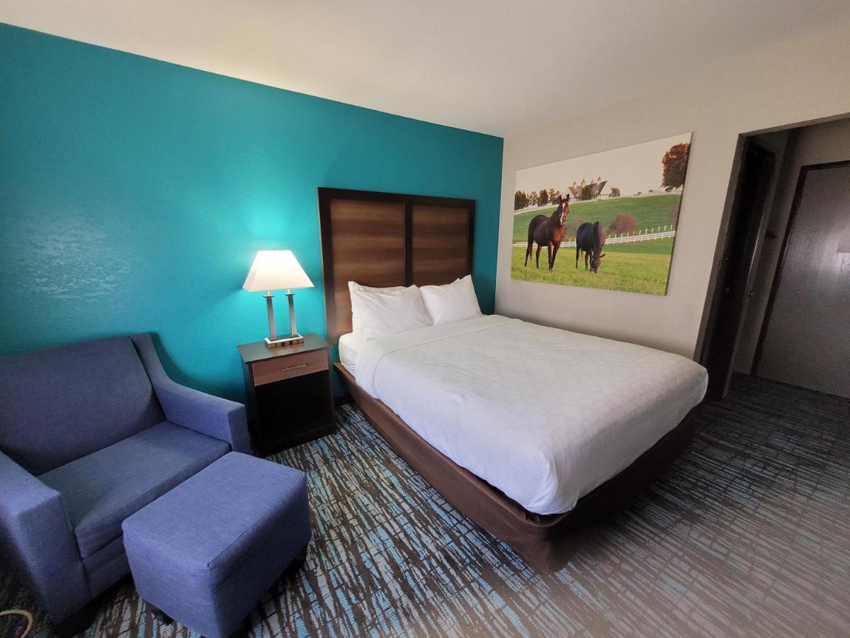 Hotel Clarion Pointe Harrodsburg Exterior foto