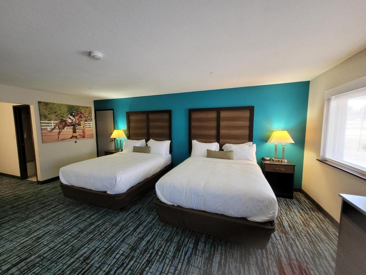 Hotel Clarion Pointe Harrodsburg Exterior foto
