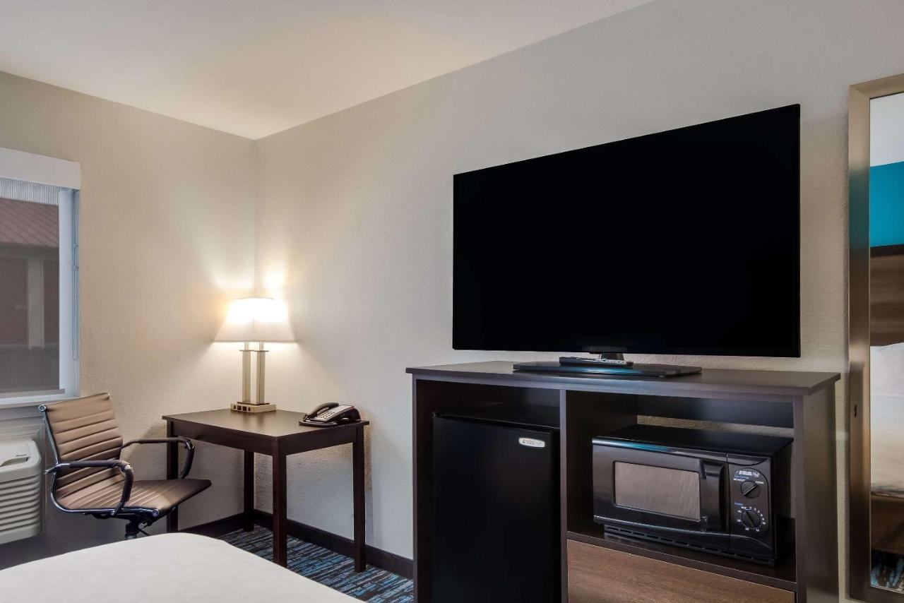 Hotel Clarion Pointe Harrodsburg Exterior foto