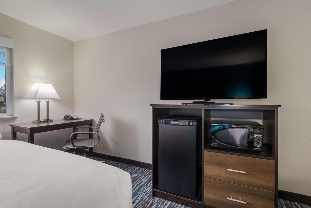 Hotel Clarion Pointe Harrodsburg Exterior foto