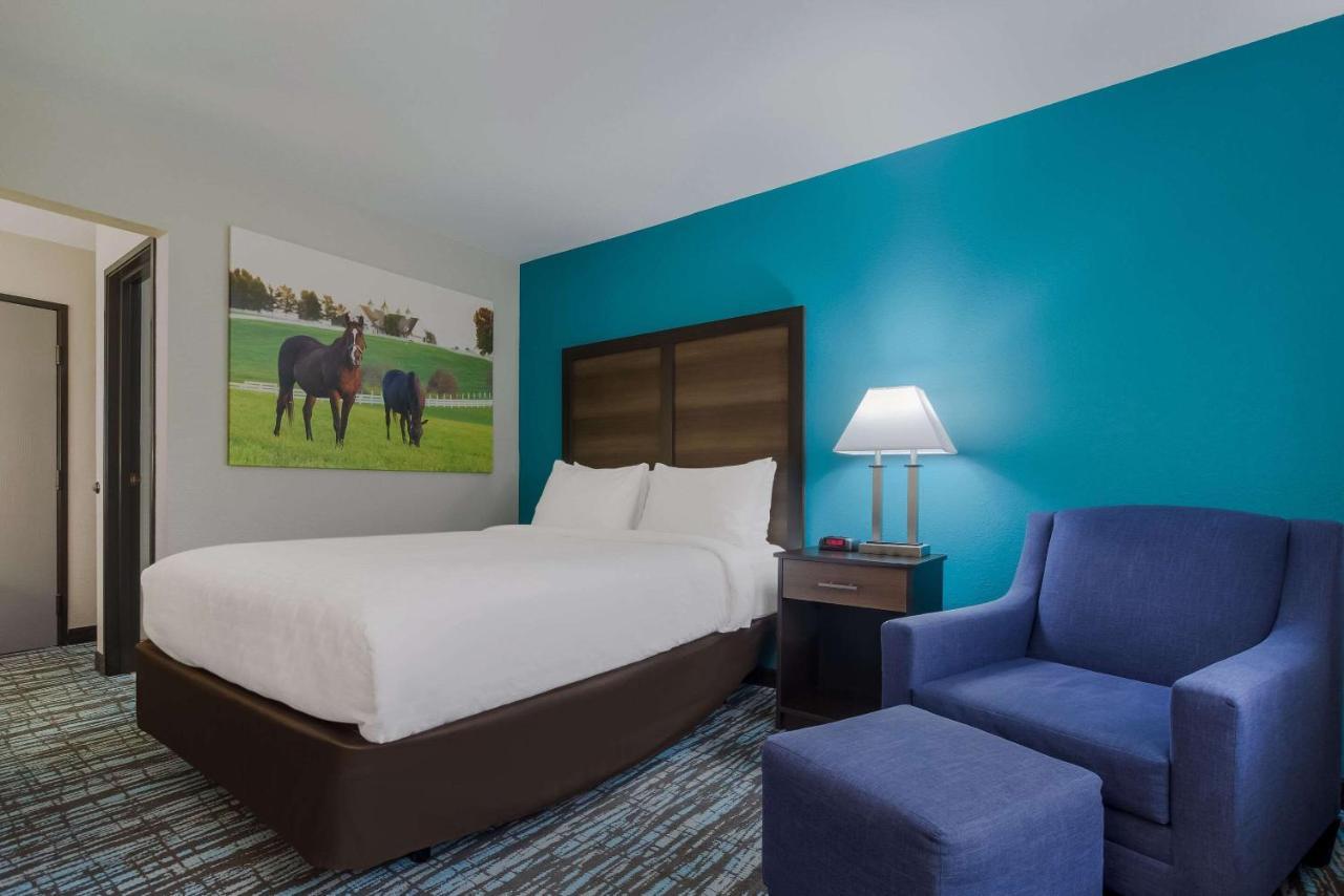 Hotel Clarion Pointe Harrodsburg Exterior foto