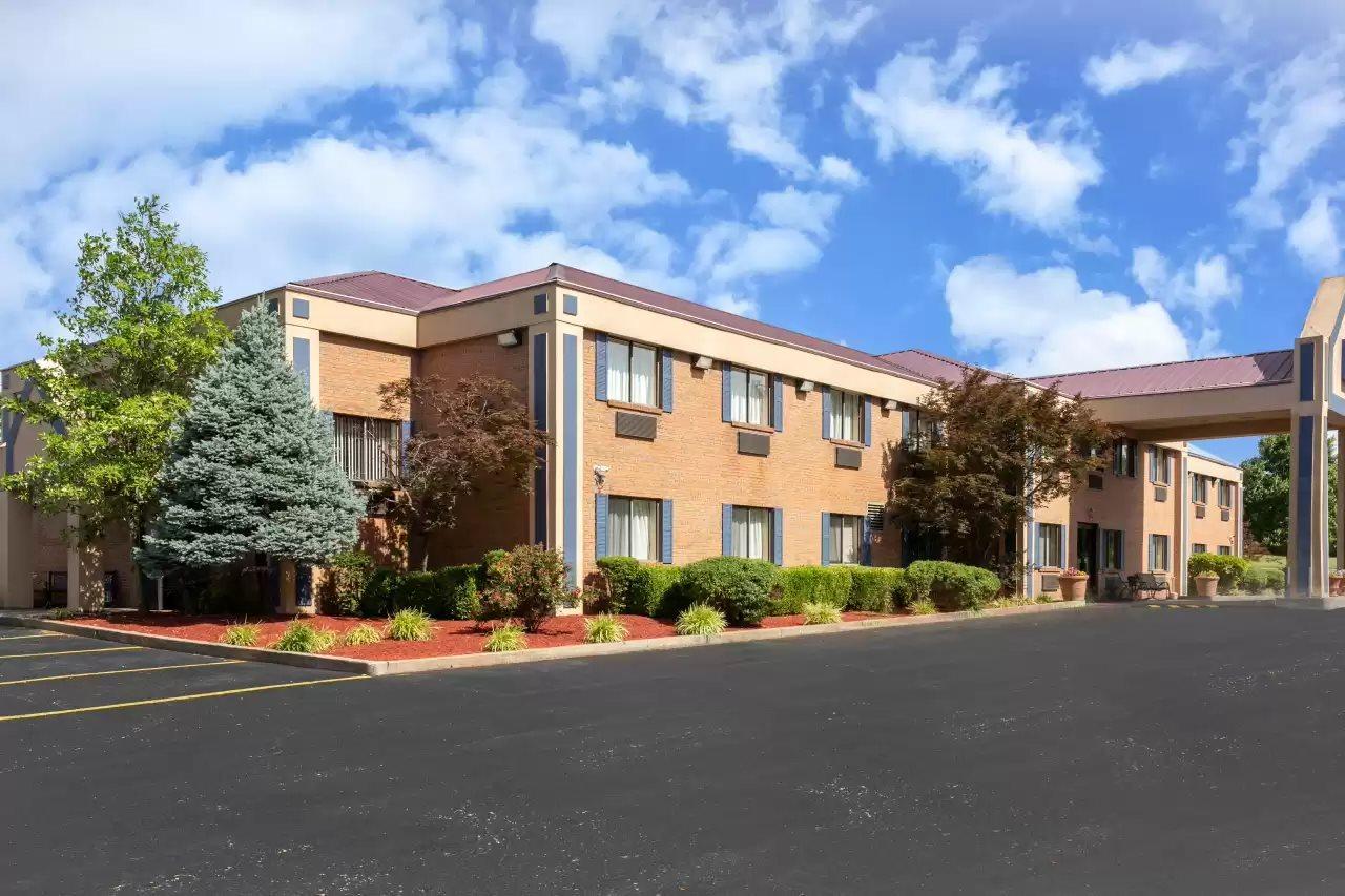 Hotel Clarion Pointe Harrodsburg Exterior foto